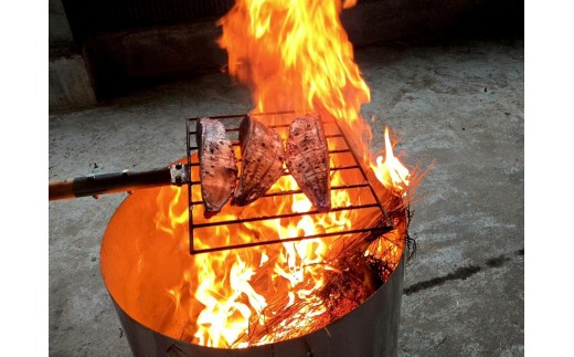 藁火屋　生カツオのたたきと藁焼き用のミニ七輪（缶）と藁のセット