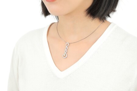 【一点もの】ダイヤモンド（0.64ct）K18WGペンダント　R57　K05088-H