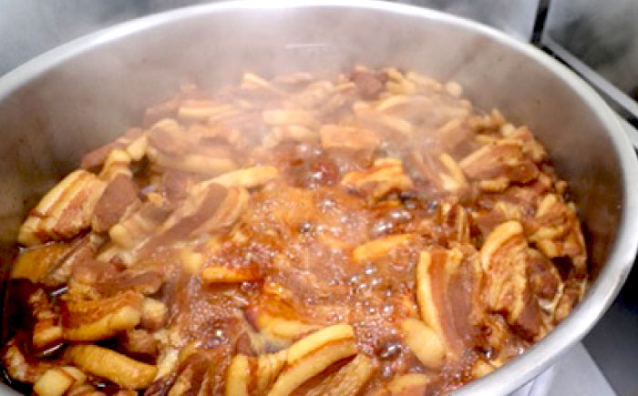 【全12回定期便】【簡易包装】大とろ角煮まんじゅう10個（5個×2）　《壱岐市》【岩崎本舗】冷凍 豚 豚角煮 角煮饅頭 簡単調理 おやつ お取り寄せ 長崎 [JHA030]