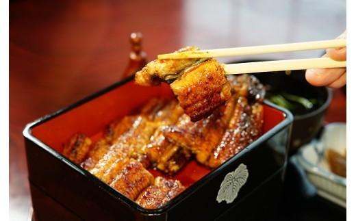 
                  三河一色産 うなぎ手焼き【蒲焼パック3尾(1尾150g～180g)】・U034-370
                