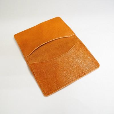 ふるさと納税 御坊市 キャンピングカーロゴがお洒落!　牛革二つ折りパスケース  (野口オートキャンプ場協力)　ブラウン |  | 03