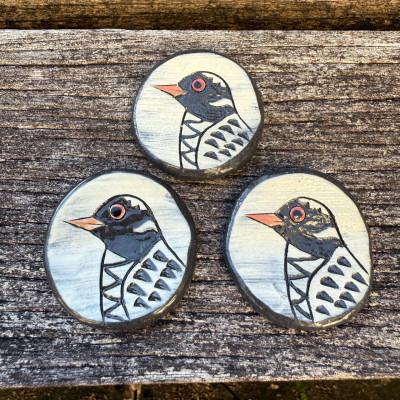 ふるさと納税 国頭村 やちむん 焼物 ヤンバルクイナの食卓セット(はし置き3個セット) |  | 02