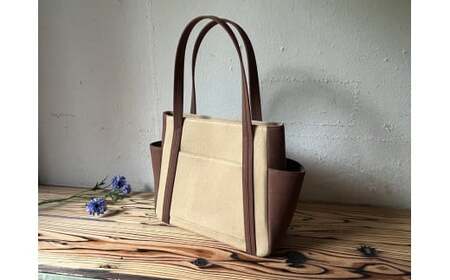 【2026年6月上旬発送開始】【 AKIRA オリジナル】【 マツコの知らない世界 で紹介されました！】 中型レディストートバッグ ダブルポケット ベージュ帆布×ダークブラウン 軽量 軽い 日本製 キ