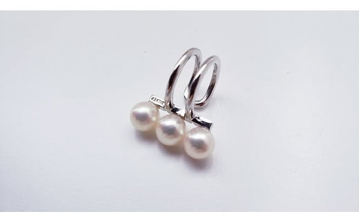 真珠 3個付 アクセサリー イヤーカフ パール ジュエリー 三重 伊勢 志摩 真珠 アコヤ真珠 アコヤ貝 あこや 冠婚葬祭 慶事 誕生日 結婚式 記念日 お祝い 贈り物 ギフト プレゼント 普段使い / 志摩市産アコヤ真珠3個付イヤーカフ（ホワイト系）