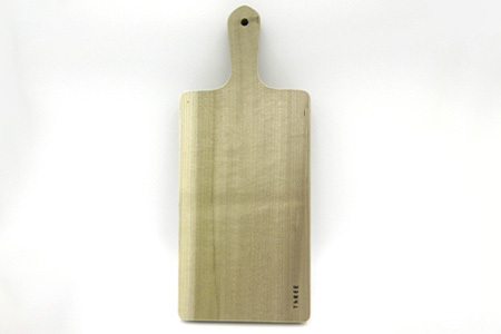 取っ手付きカッティングボード（朴） サイズ 約 横37cm×縦16.5cm×厚み2.5cm【徳島 那賀 木 朴 木目 木製 日本製 カッティングボード ボード パン 果物 スイーツ プレート 皿 まな