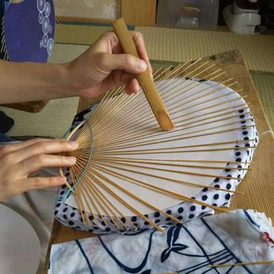 ふるさと納税 館山市 日本三大うちわ「房州うちわ」大型2本組セット　友禅千代紙　絵柄は職人おまかせ