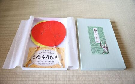 うちわ 『奈良うちわ・水色 池田含香堂 （鹿と興福寺の五重の塔）』 団扇 12-118