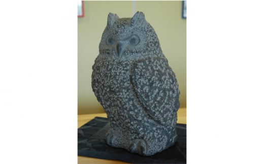 石のふくろう ／ 石彫刻 フクロウ 置物 彫刻 工芸品 手作り アート 彫刻像 重厚 玄関 ディスプレイ 庭 オブジェ ギフト 伝統工芸 現代美術 グランプリ 作家作品 高級インテリア 彫刻アート No.268