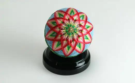 【加賀手まり】（水色）花てまり・小［黒塗台］
