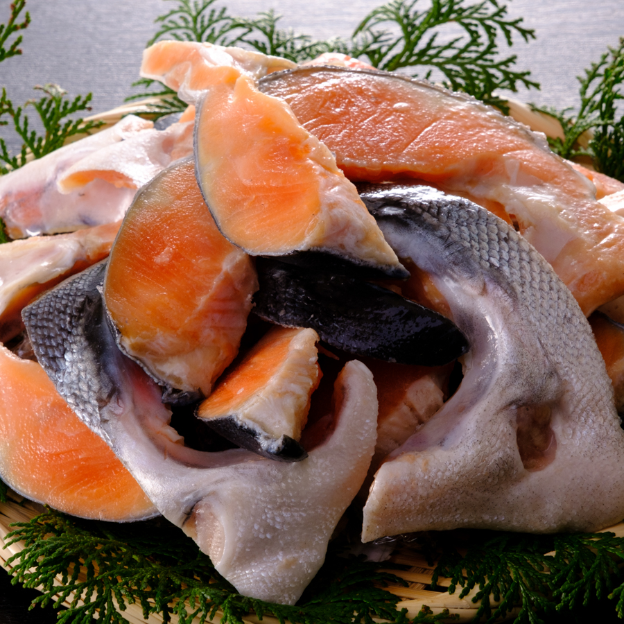 ＜丸徳誠洋水産＞【もったいない！を食べよう】鮭カマ2kg