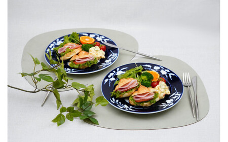 A110-45 深川製磁 有田焼 草花折枝白抜紋 ペアミート皿