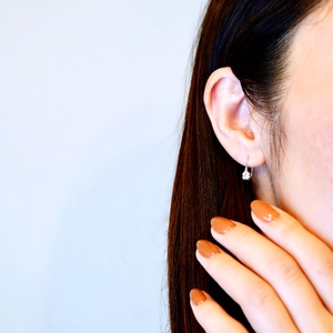 K18WG(18金) ホワイトゴールド 地金 クローバー ピアス フックタイプ シンプル 幸運 希望 幸福 愛情 健康 保証書付 KO-0069 242-027-b