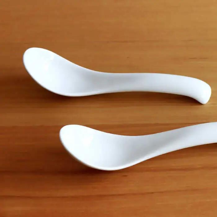 【白山陶器】【2人分の食器】よしず彫6寸めん丼とレンゲ 白磁 4ピースセット[TA141]
