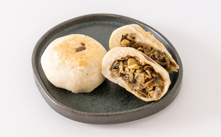 手作りそば粉おやき・特製みそセット（おやき18個・みそ2個）/長野県白馬村 信州 冷凍 特製みそ 詰め合わせ ギフト 名物 ご当地グルメ 郷土料理 お取り寄せ 贈答用 国産野菜 長野グルメ【H0440