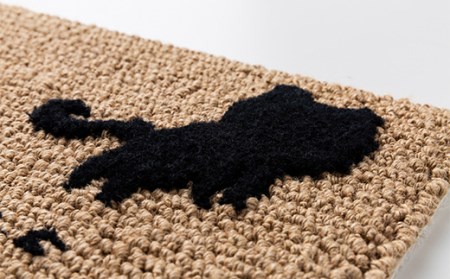 《ほづみせんい》月山緞通 トコトコ猫の玄関マット 35×60cm（黒） 山形県 中山町 F4A-0293