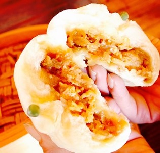 2019日本ギフト大賞・栃木賞受賞☆ツルミのカツ煮まん10個入り☆ | 中華まん カツ丼 カツ煮まん  おやつ  軽食 夜食 差し入れ 在宅 おうち時間 土産 プレゼント 栃木県 栃木 産地直送 産直