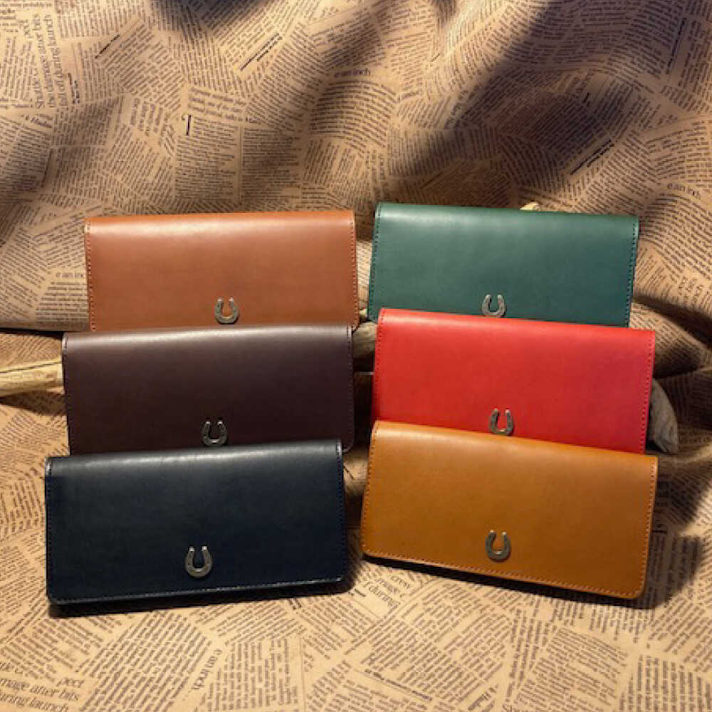 【ふるさと納税】【選べるカラー】蹄鉄付きシンプルロングウォレット　本革 レザー 革小物　栗東市 有馬記念 / 株式会社ブルズエフ[BIAU024]