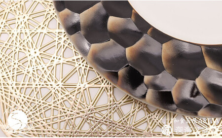 有田焼 槌目模様プレート＋GOLDマット（李荘窯 / 深海三龍堂） 食器 おしゃれ お皿 プレート 大皿 ランチョンマット 李荘 ay044