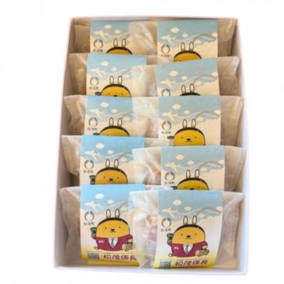 ふるさと納税 松茂町 《10個入り》松茂係長 芋どら焼　100g×10　化粧箱入り　なると金時をたっぷり使用 |  | 02