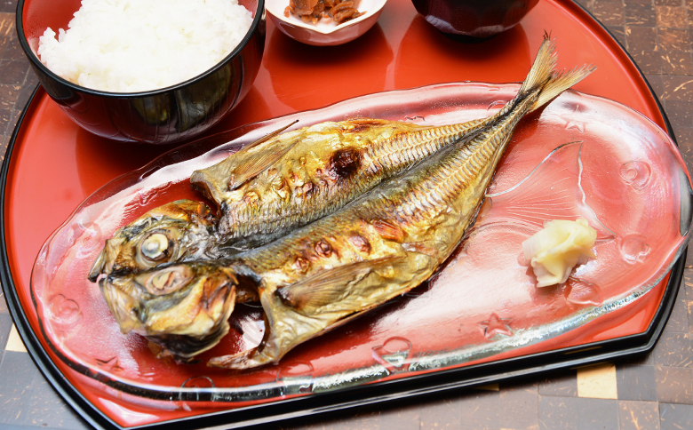 【極味のひもの】脂の乗った『とろさば・とろあじ』干物 各３枚　[0015-0067] １回発送