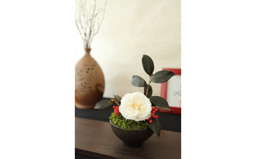 【母の日用】プリザーブドフラワー 花椿（白色）
