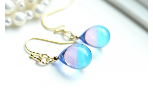 
                  【Soukore】ガラス・さくら咲く青空ピアス
                