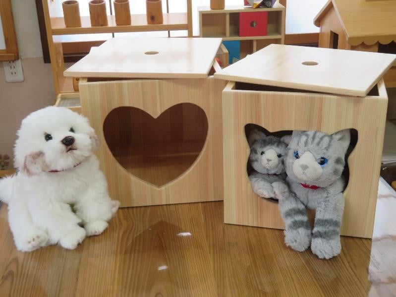 
            ペットハウス ヒノキ 蓋付き 窓の形が選べる 取り外し可能 雑貨 ペット用品 キャットハウス ドッグハウス ペット雑貨 インテリア 檜 木製 天然 滋賀 彦根
          