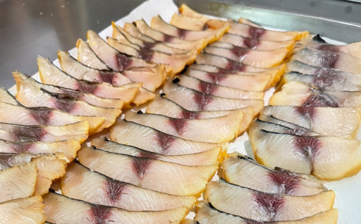 鰆の生ハム ×3パック（1パックあたり、約15g × 約4枚入） / 大阪湾 水揚げ 新鮮 鮮度が高い状態で加工 サワラ さわら 桜チップ 冷燻製  燻製 ハム 生ハム