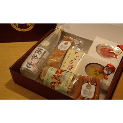 【ふるさと納税】お菓子 あやせ名産品ギフトボックス 50 詰め合わせ 日本酒 お酒 加工品 ウインナー 豚肉 味噌漬け サブレ ベーコン ラインバイザー 本醸造 神奈川県綾瀬市 綾瀬市 贈り物 ギフト プレゼント