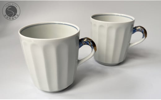 有田焼 白磁金彩 エンタシス 饕餮文 (とうてつもん) ペアマグカップ 【有田焼 花伝作】食器 器 うつわ 陶磁器 カップ マグカップ ペア セット 2個 上品 美しい ホワイト ブルー A20-627