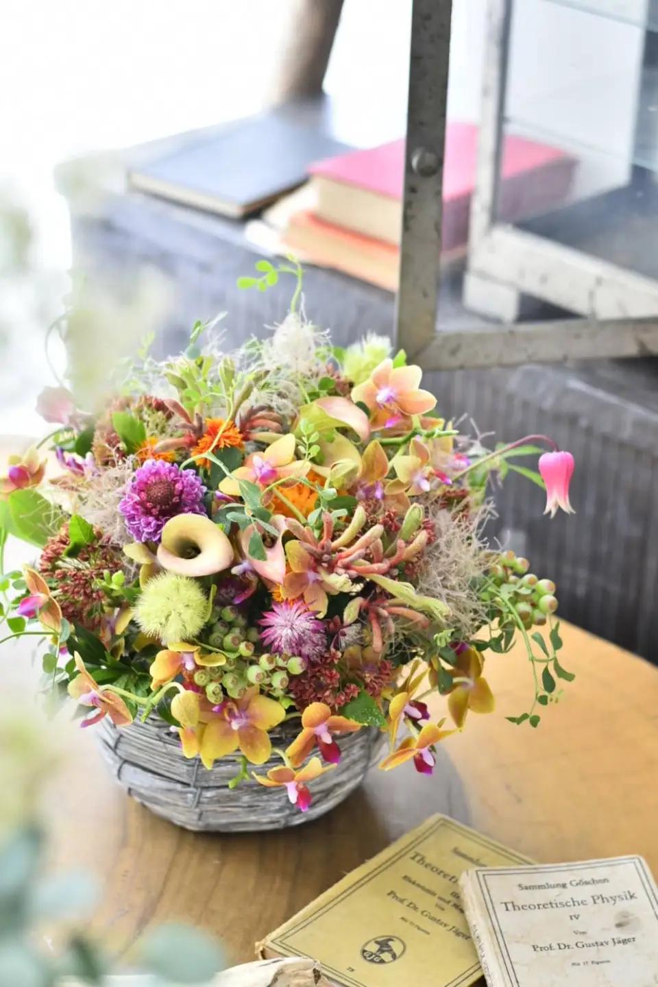 フラワーアレンジメント Lサイズ 花 花束 ブーケ アレンジ プレゼント 贈り物 花のある生活ドライフラワー 生花 お祝い 記念日　株式会社KACHA 45-010