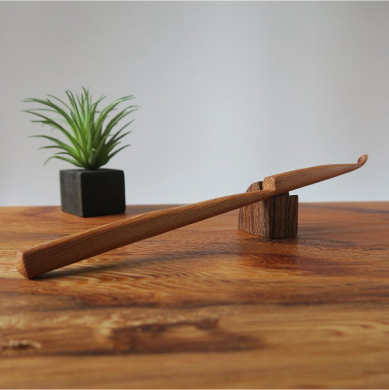 木製耳かき 屋久杉材（上杢） 屋久杉材 上杢 木製 耳かき 屋久杉 安定 グリップ感 優しい形状 体に優しい スプーン形状 刺激を軽減 良い香り 肌触り 油脂分 希少 愛知県 小牧市 送料無料