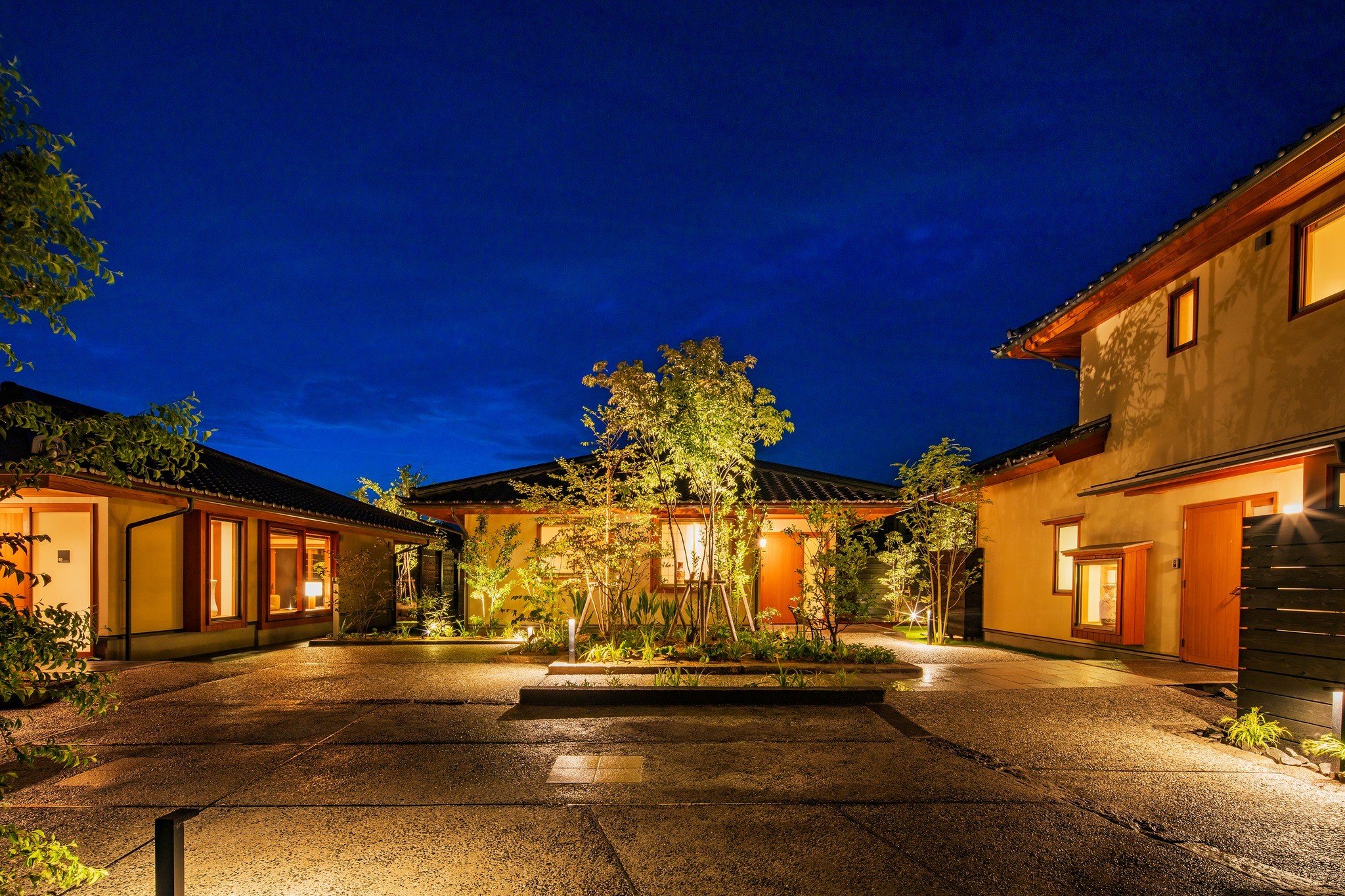 
            有田町のオーベルジュ　宿坊心月1泊4名様宿泊骨董満喫プラン
          