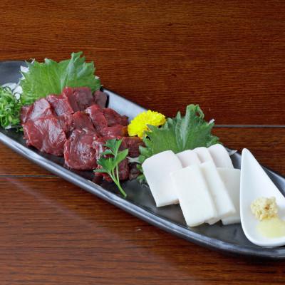 ふるさと納税 宇城市 【馬刺し】熊本直送　二種盛り　赤身100g・コーネ50g　合計150gセット(宇城市)