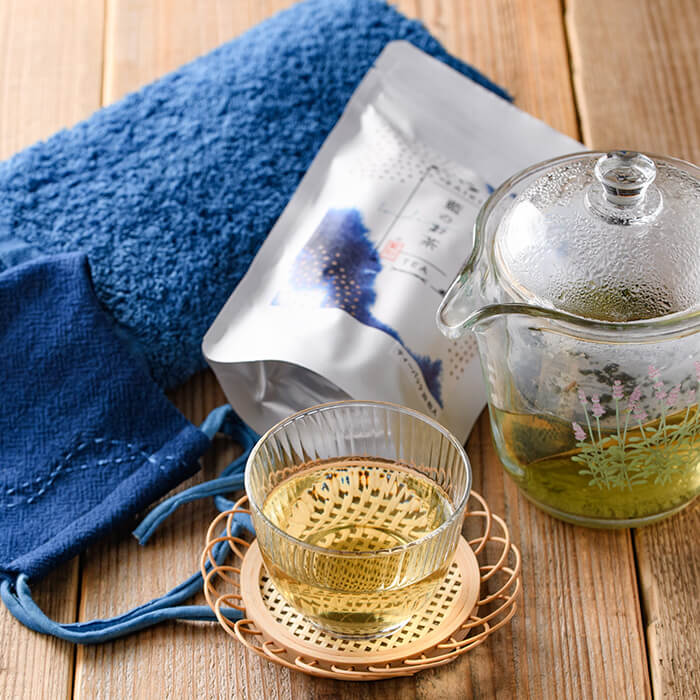 【ふるさと納税】藍のお茶 ティーパック と 藍染め ハンドタオル マスク の セット (お茶 30g・1.5g×20個×1袋、ハンドタオル×1枚、マスク×1枚) 詰め合わせ 日用品 お茶 藍 ティーバッグ 茶 常温 飲み物 タオル【opby018】【尺間嶽酒店】