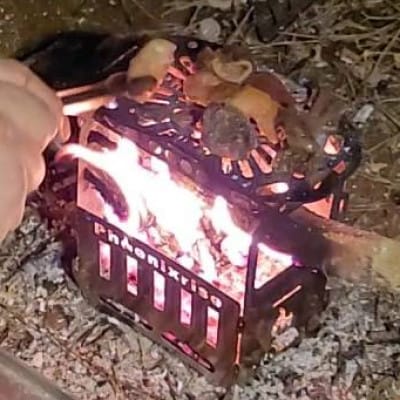 「FUZZ Titan」スタッキング可能な厚さ2mmのチタン製焼き網1枚、専用取っ手1本【配送不可地域：離島・沖縄県】