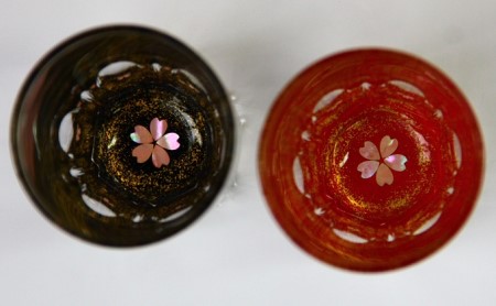 螺鈿ガラスショット（黒・朱セット） 桜 高岡漆器 グラス 酒器 杯 盃 セット