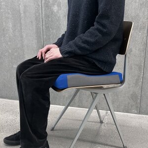 【 モルテン 】おしりにかかる圧を取り除き、快適な座位を保つ ウレタンフォーム+ゲル2層式クッション【1552470】