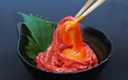 伊賀牛プレミアムユッケ　60g×5パック【nzst0012】