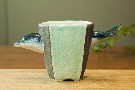 ＜イルカカップ＞(1個)珈琲・お茶・焼酎などお楽しみください！【A-0406-sr】【紫麓窯】