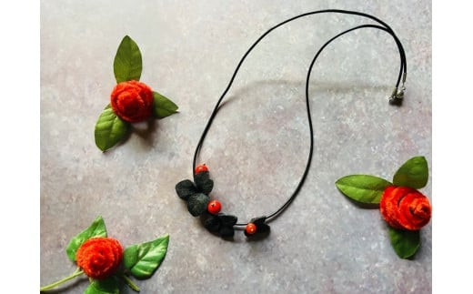 
            ヘビイチゴのプリンセスタイプのネックレス(R4-Ⅱ41)
          