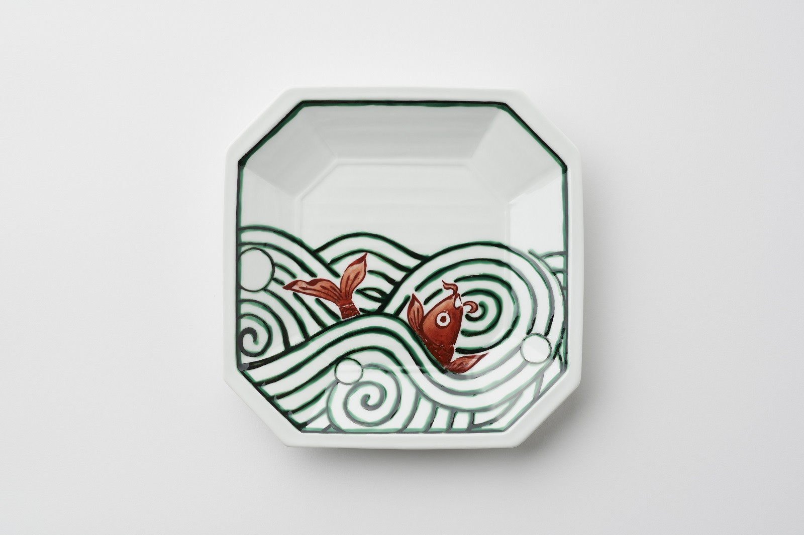 
            伊万里陶苑 遊鯉紋八角皿 070-H970
          