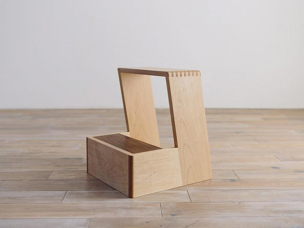 
            KF 踏み台スツール
          