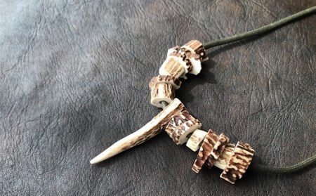 鹿角の不揃いビーズネックレス【オリーブ】【R00264】