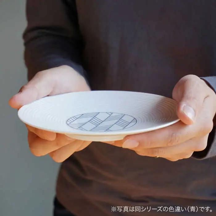 【波佐見焼】和モダン七宝＆矢羽 15cm取り皿 ペアセット 赤【永峰製磁 eiho】[RA83]