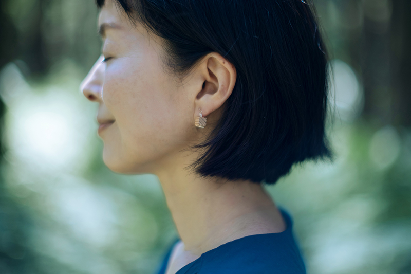 【KALCANO】小国杉ジュエリー hii-ひい イヤリング 金属アレルギー対応 樹脂パーツ ジュエリー jewelry アクセサリー レディース 熊本 阿蘇小国杉 工芸品 木製 キューブ 一粒タイプ