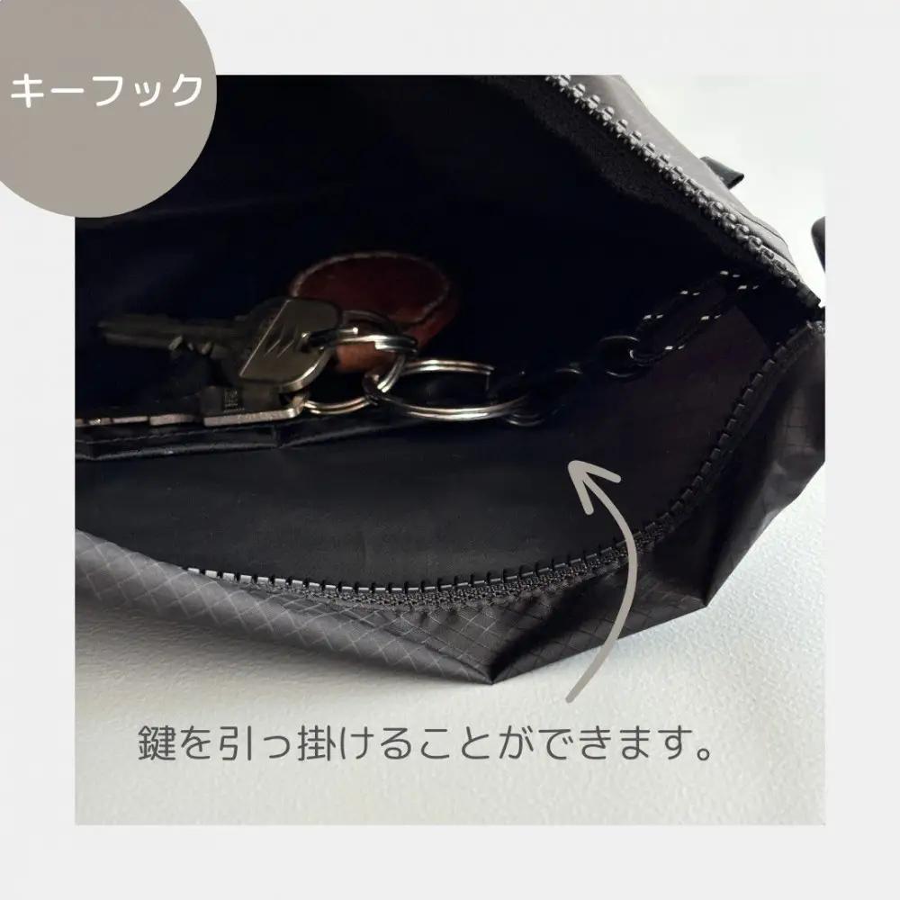 【黒】雨の日にも！ポケット付き軽量ナイロンショルダーバッグ　サコッシュ　撥水ポシェット