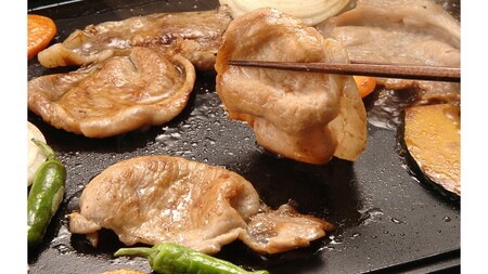 GIFTON 四元豚 焼肉 贅沢セット 国産 豚肉 バラ ロース モモ 肩ロース ウィンナー ベーコン フランク 7種 合計 1.93kg 冷凍 BBQ キャンプ アウトドア 年末年始 大晦日 年越し