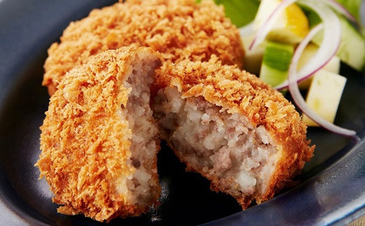 外はサクサク、中は肉の旨味と甘みが感じられるコロッケです。