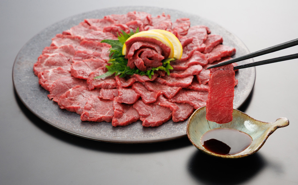 
            C28U【熊本と畜】赤身馬刺し 約200g （専用醤油付き150ml×1本）赤身 馬刺 馬肉 冷凍
          